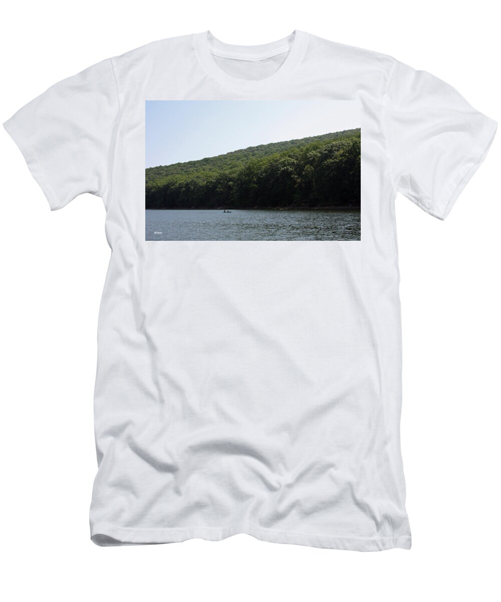Cunningham T-Shirt featuring the photograph Cunningham Falls State Park - Relaxing on Hunting Creek Lake by Ronald Reid