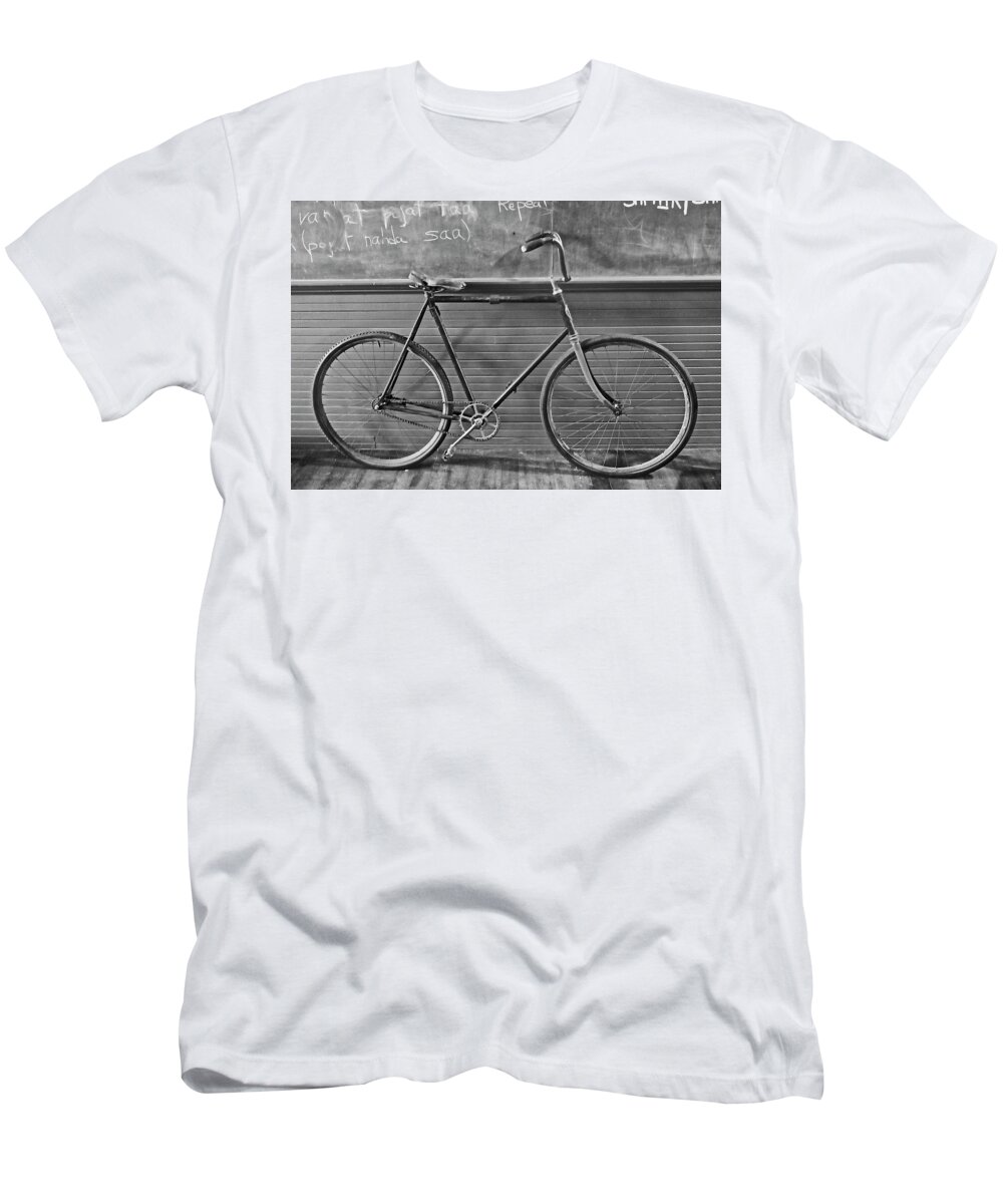 Black And White Photo Of Antique Bike T-Shirt featuring the photograph 1895 Bicycle by Joan Reese