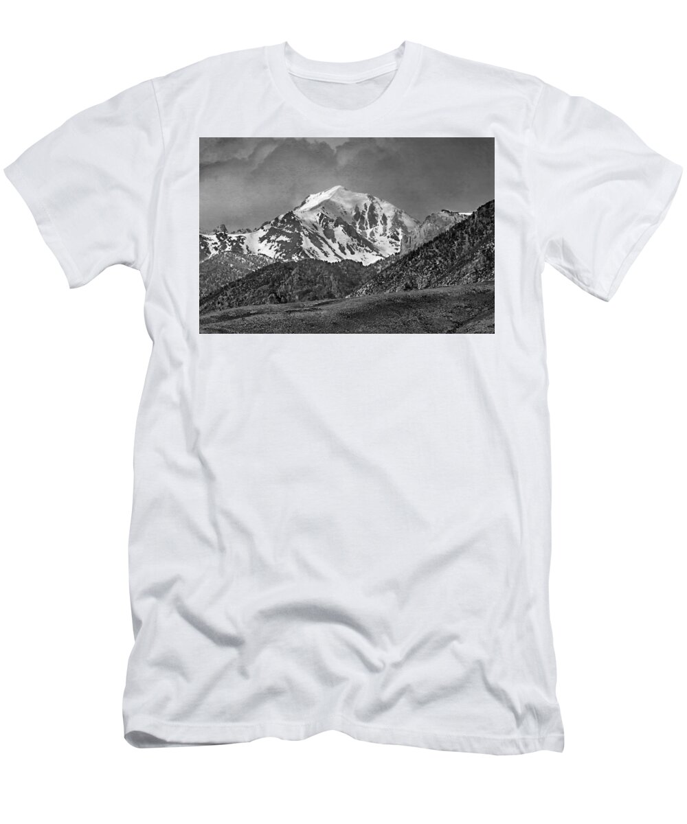 High Peak T-Shirt featuring the photograph 2D07508-BW High Peak in Lost River Range by Ed Cooper Photography