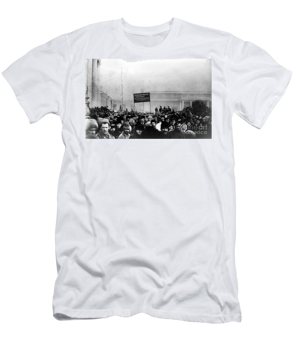 1917 T-Shirt featuring the photograph Russian Revolution, 1917 #9 by Granger