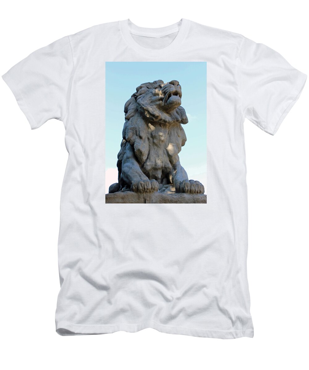 William T-Shirt featuring the photograph A Lion On Taft Bridge -- 5 by Cora Wandel