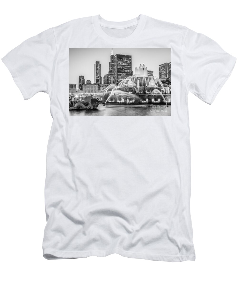 2012 T-Shirt featuring the photograph Chicago Buckingham Fountain Black and White Photo by Paul Velgos