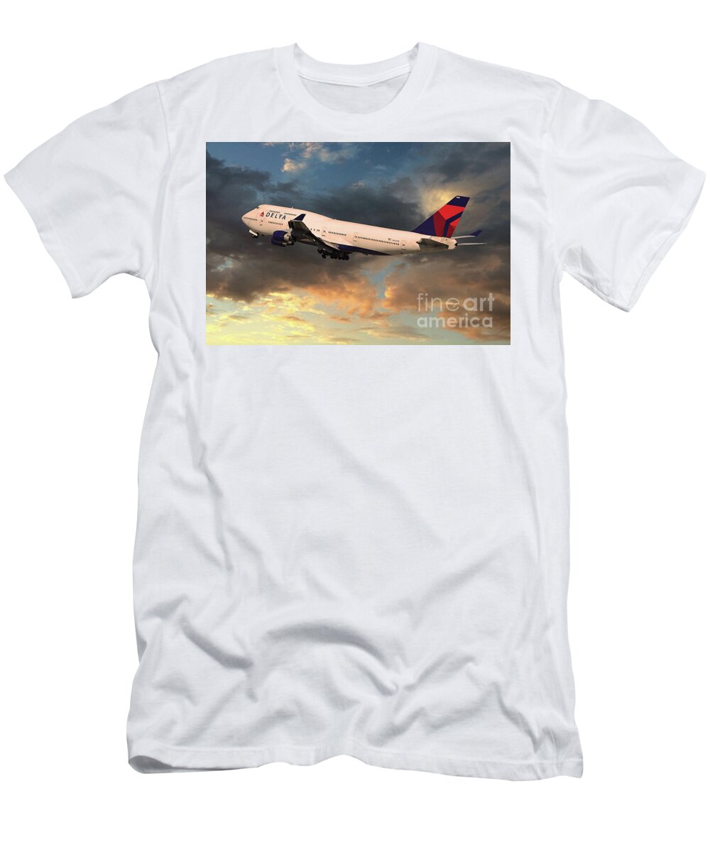 Delta T-Shirt featuring the digital art Delta Airlines Boeing 747 N633US by Airpower Art