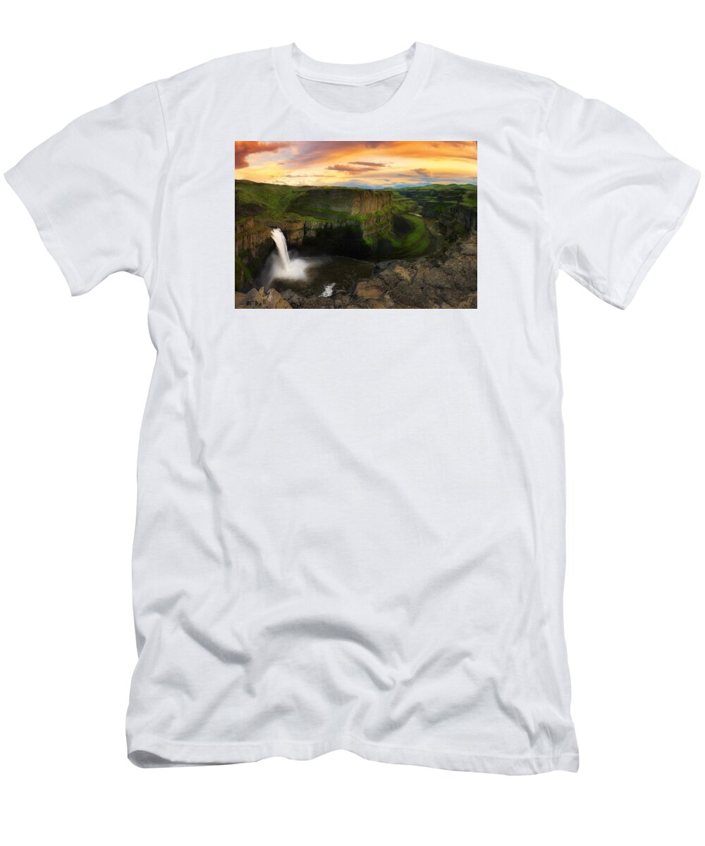 Palouse T-Shirt featuring the photograph Falling by Ryan Manuel