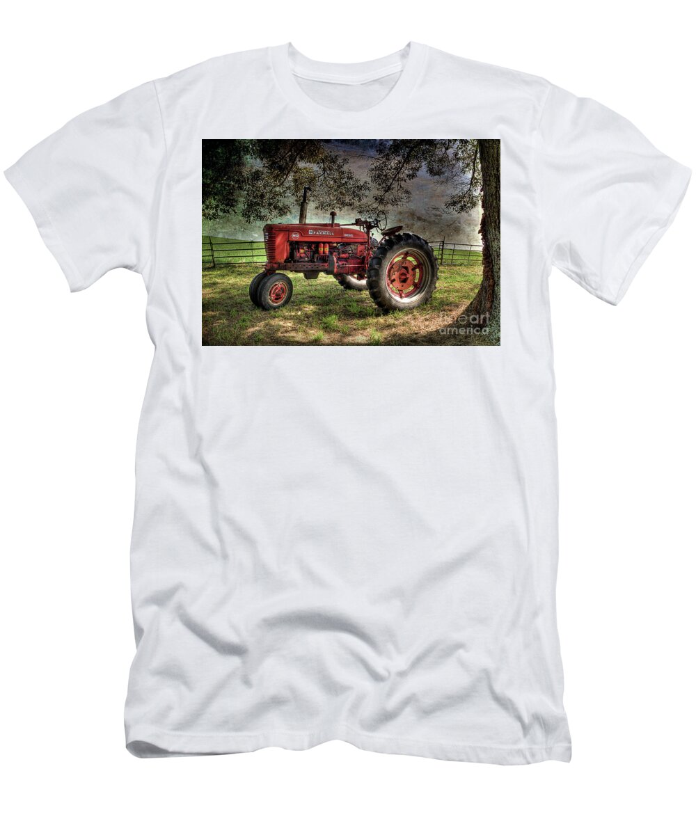 Farmall Tractor T-Shirt featuring the photograph Farmall In The Field by Michael Eingle