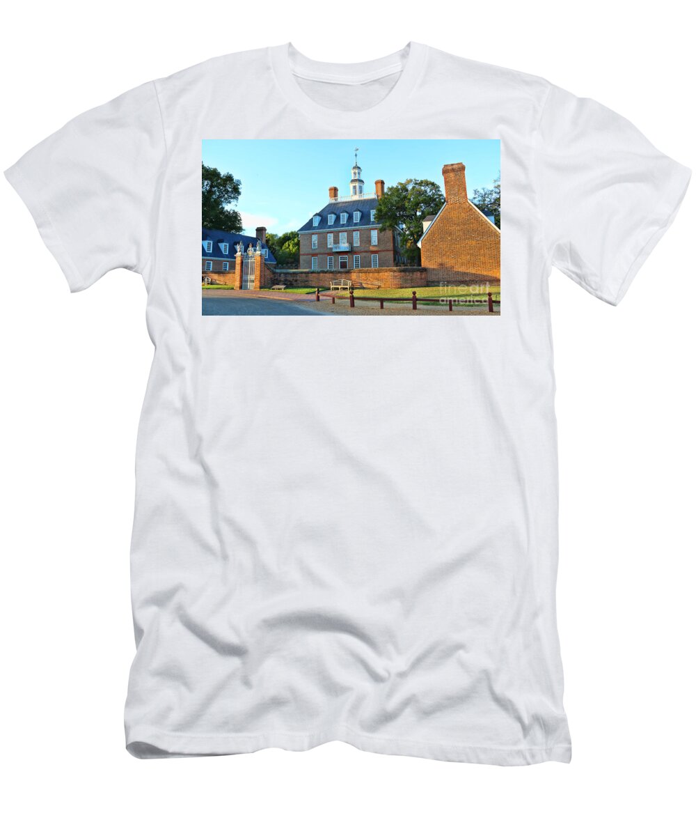 Governor's Palace T-Shirt featuring the photograph Governors Palace Colonial Williamsburg 4808 by Jack Schultz
