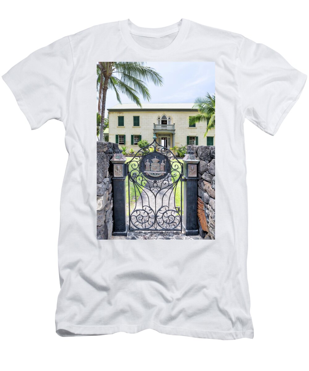 Hulihee Palace T-Shirt featuring the photograph Hulihe'e Palace Gate by Susan Rissi Tregoning