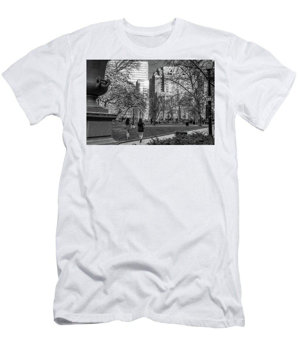 Rittenhouse Square T-Shirt featuring the photograph Philadelphia Street Photography - 0902 by David Sutton