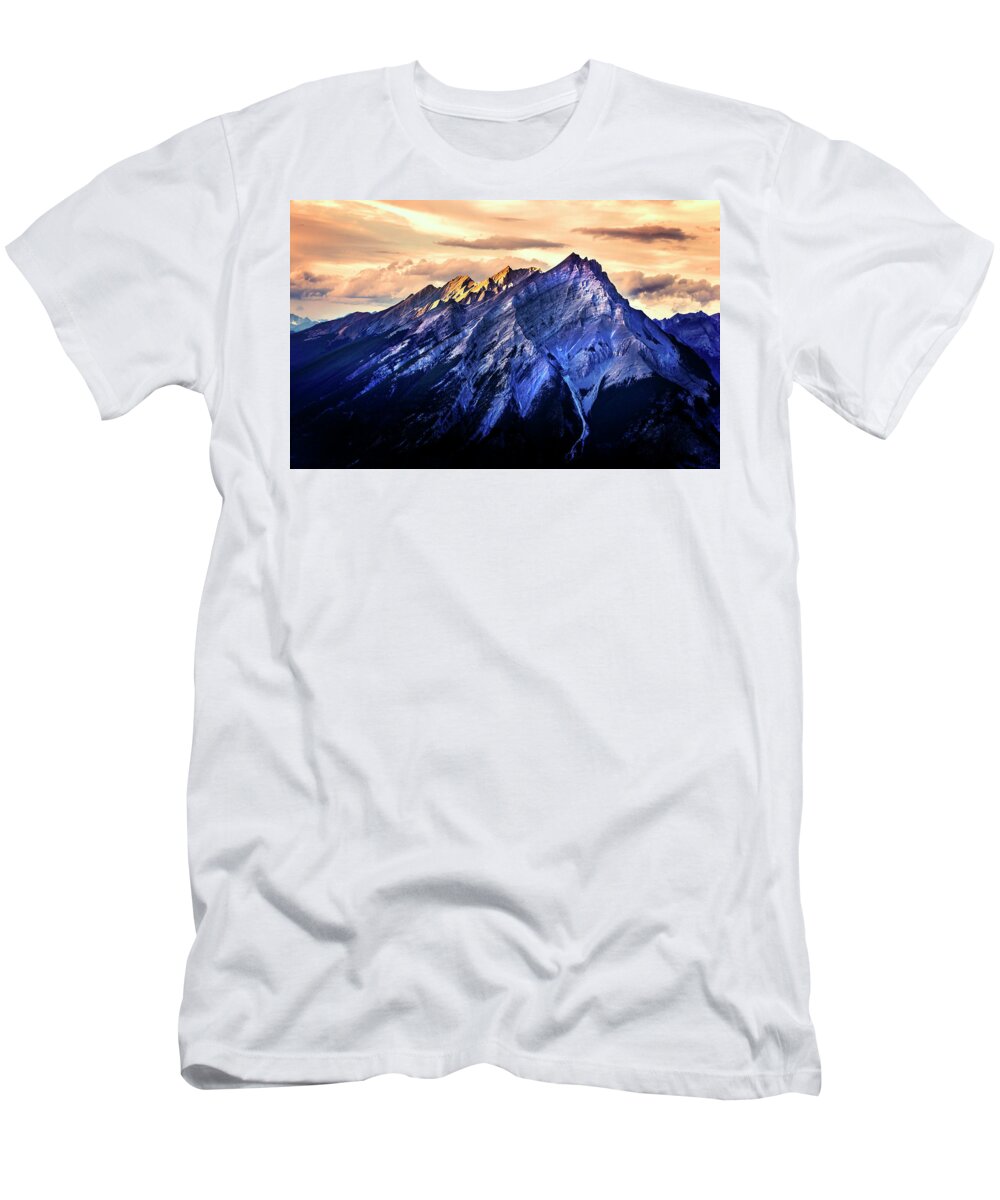 Snow Peak T-Shirt featuring the photograph Mount Cascade by John Poon