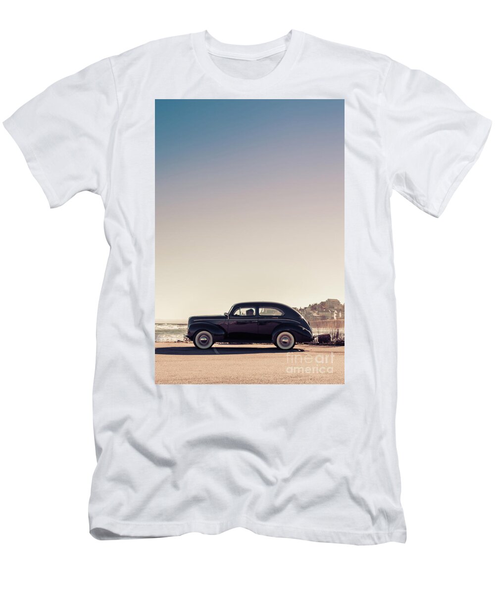Wells T-Shirt featuring the photograph Sunday Drive to the Beach by Edward Fielding