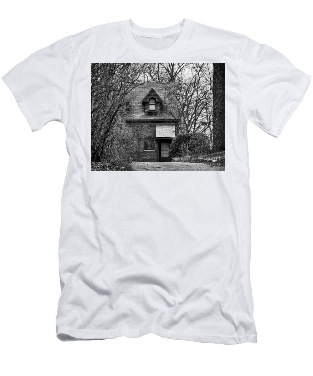 Mansions T-Shirt featuring the photograph The Carriage House in Black And White by Kirt Tisdale