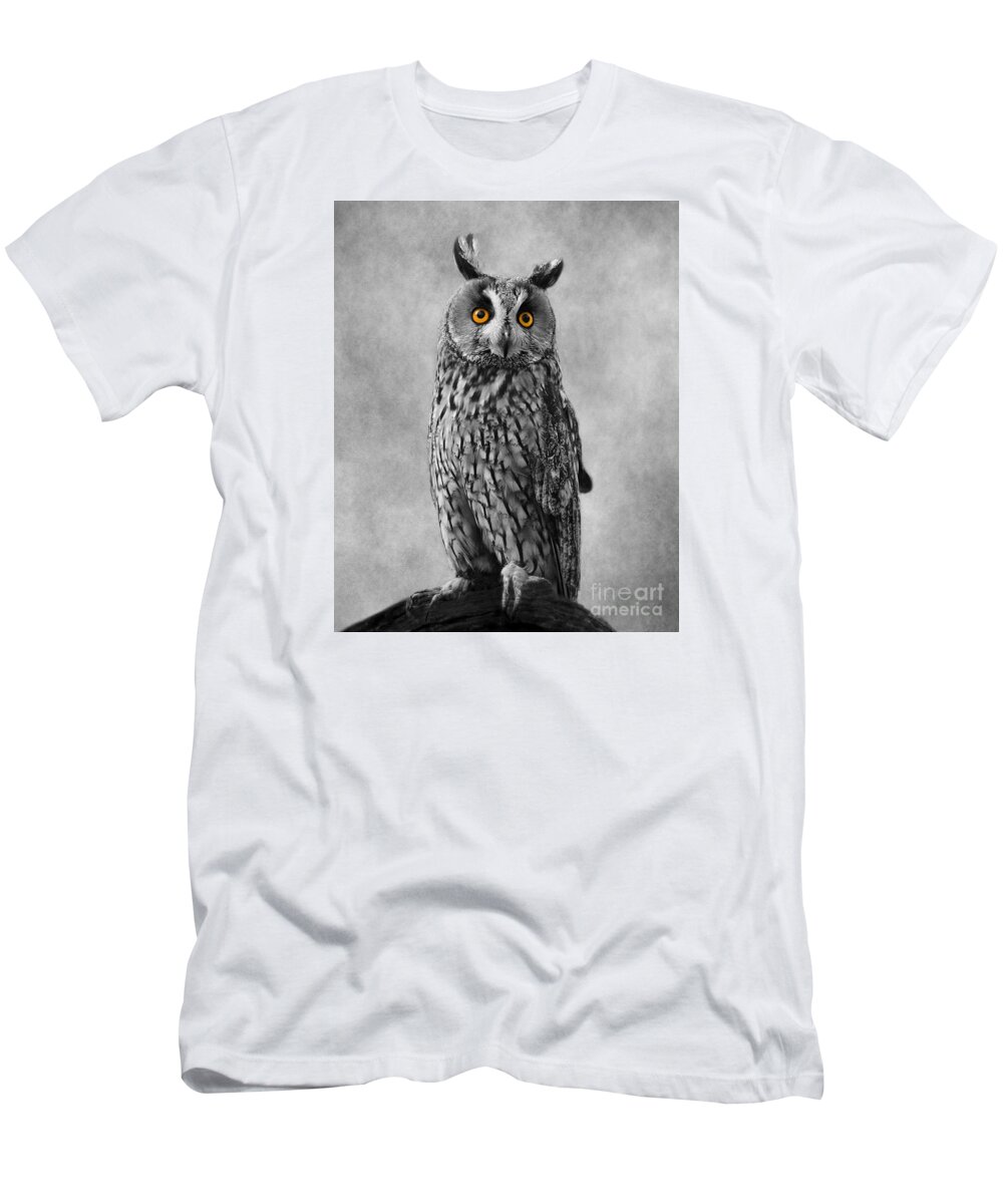 Birds T-Shirt featuring the photograph The Eyes Have It by Linsey Williams
