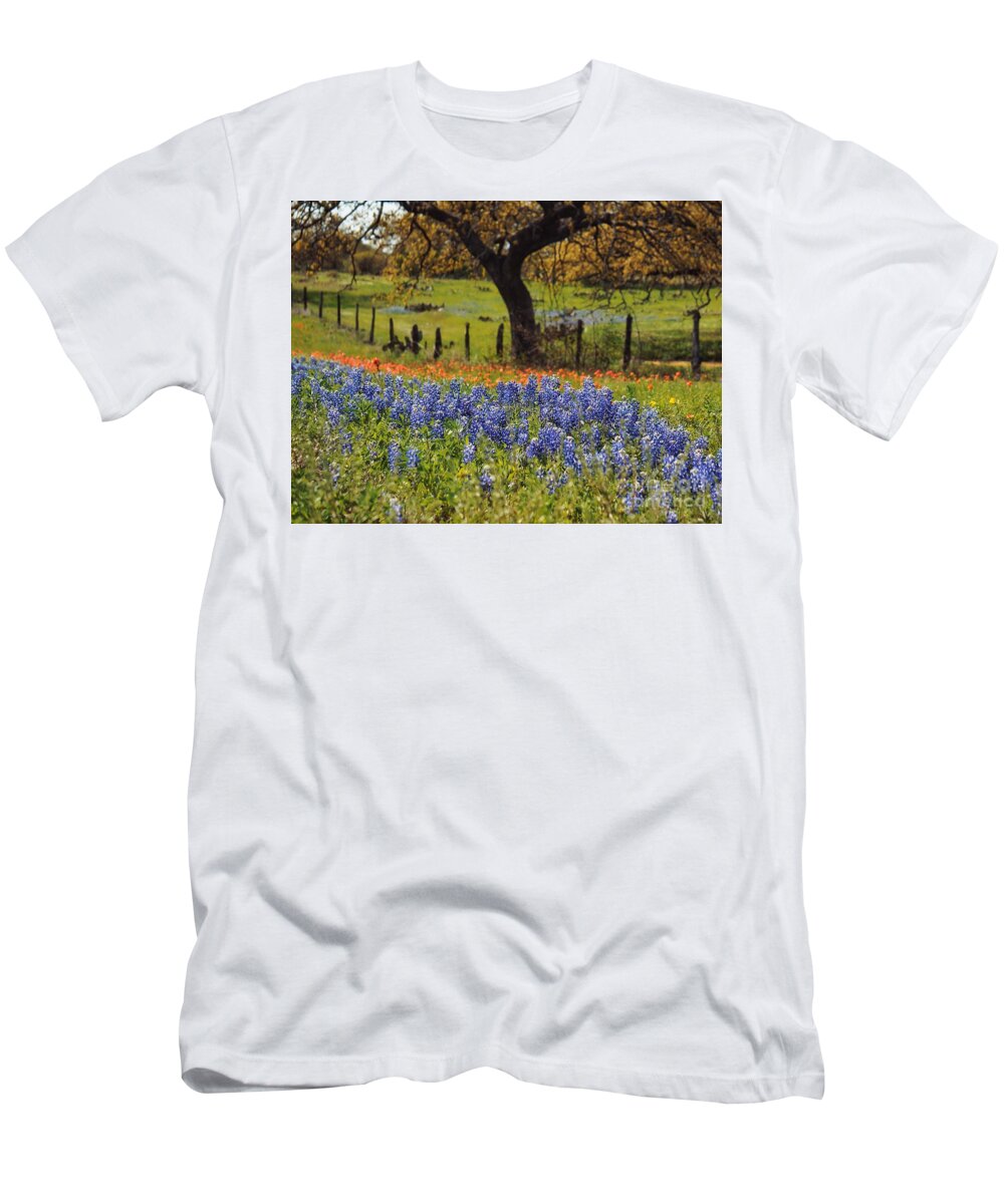 Tx Wildflowers T-Shirt featuring the painting TX Tradition, Bluebonnets by Lisa Spencer