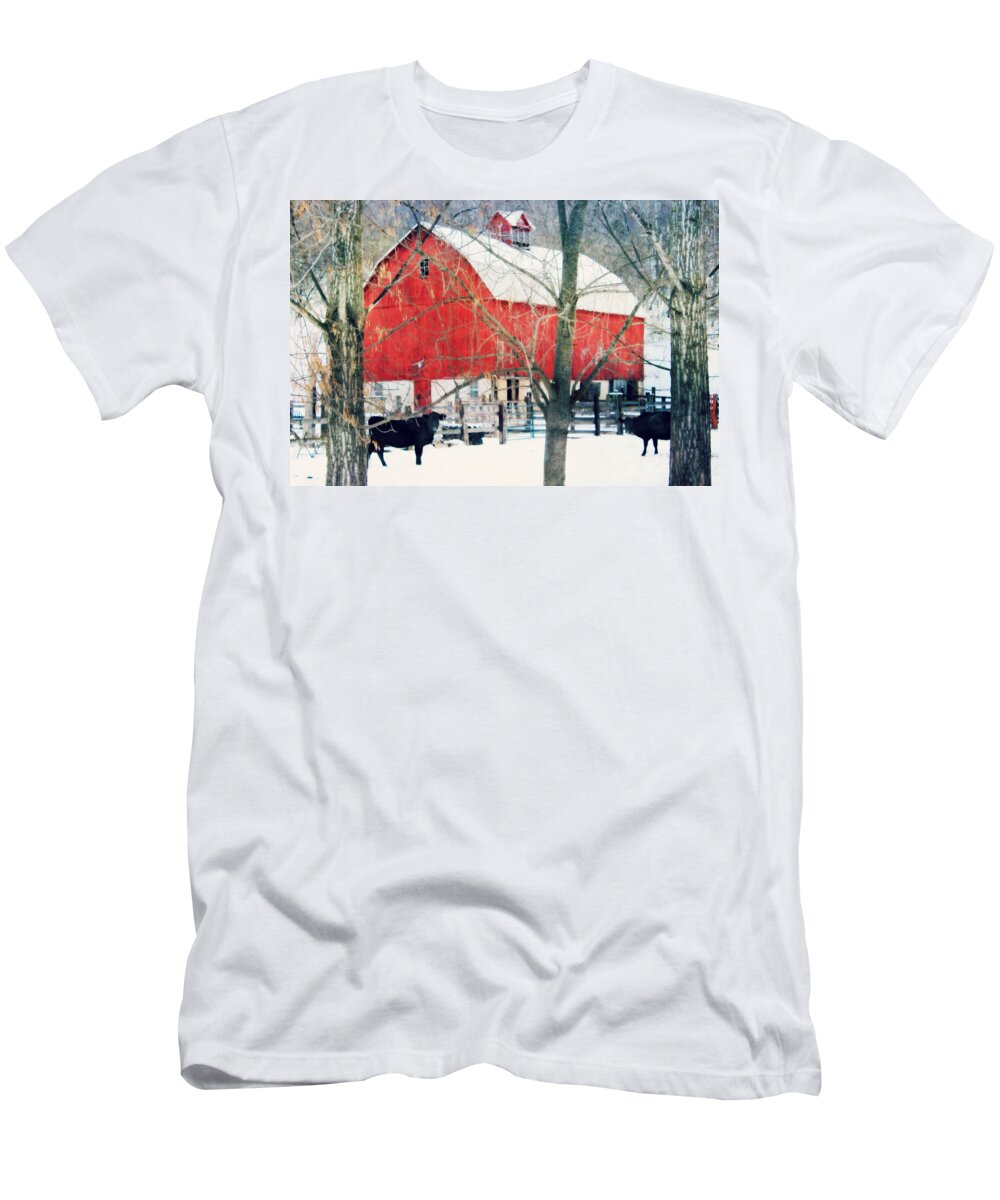 Farmhouse Dcor T-Shirt featuring the photograph Whatcha Looking At by Julie Hamilton
