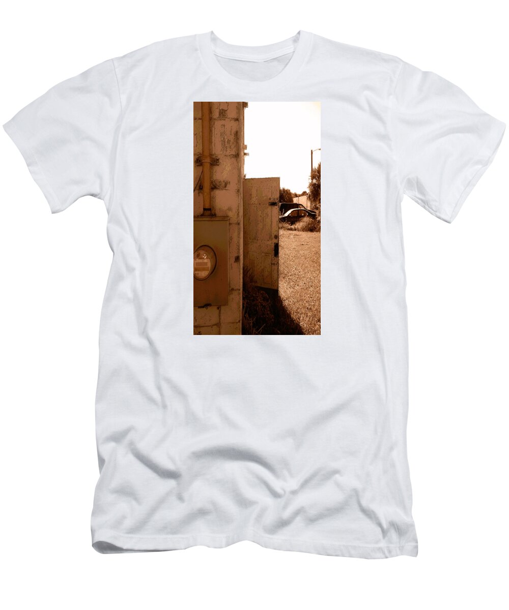 Steve Sperry Mighty Sight Studio Photo Art Tampa Junk Yard T-Shirt featuring the photograph Wide Open by Steve Sperry