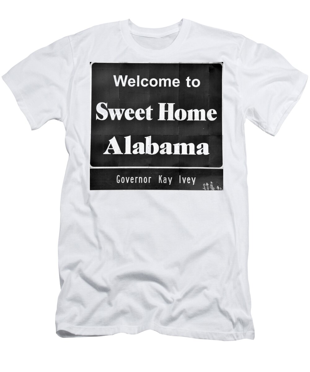 Alabama T-Shirt featuring the photograph Alabama state welcome sign by David Lee Thompson