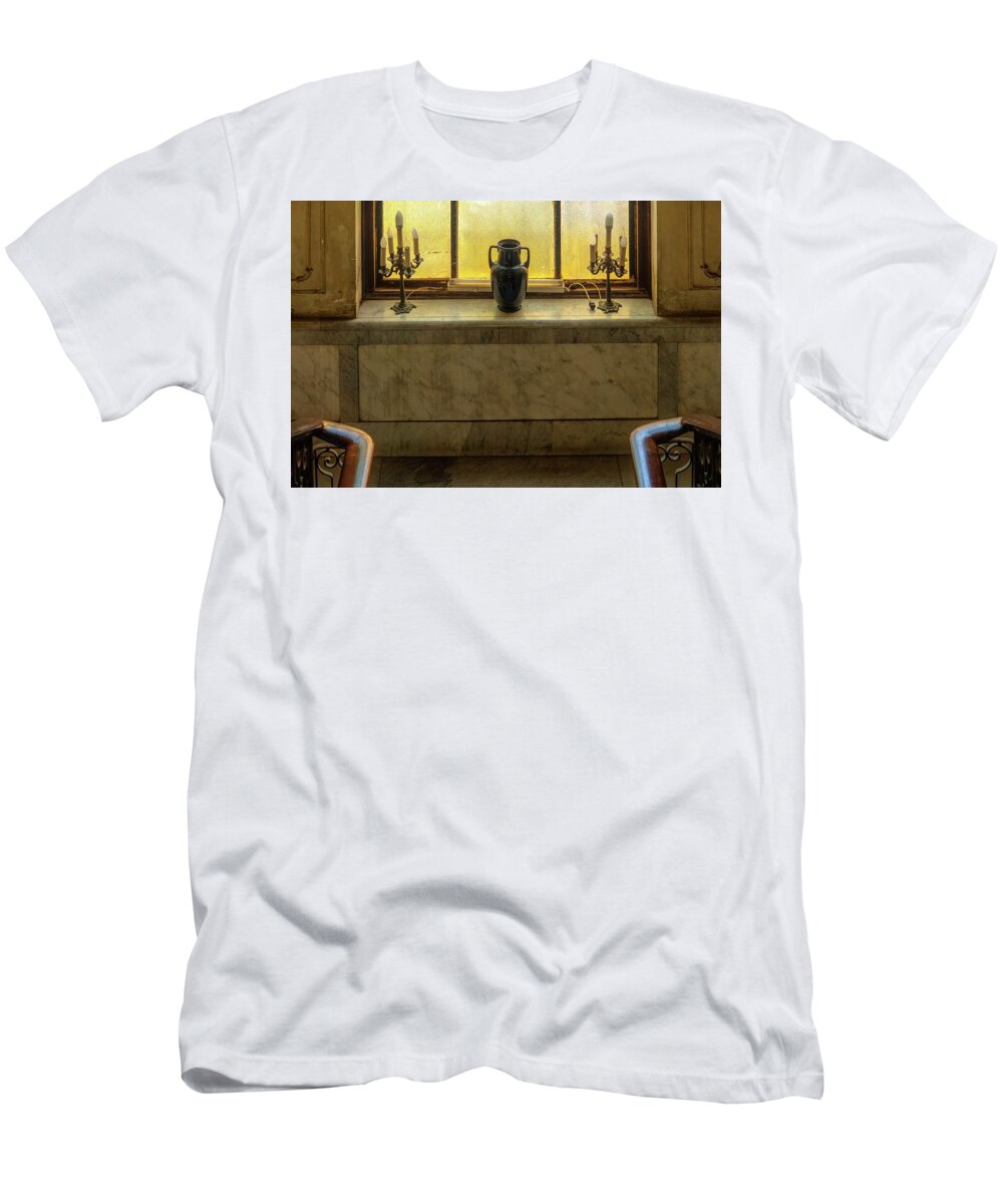 Havana Cuba T-Shirt featuring the photograph Havana Mansion by Tom Singleton