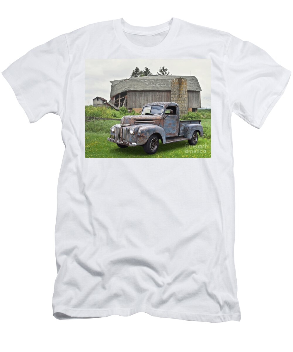 1947 T-Shirt featuring the photograph Enduring Relationship by Ron Long