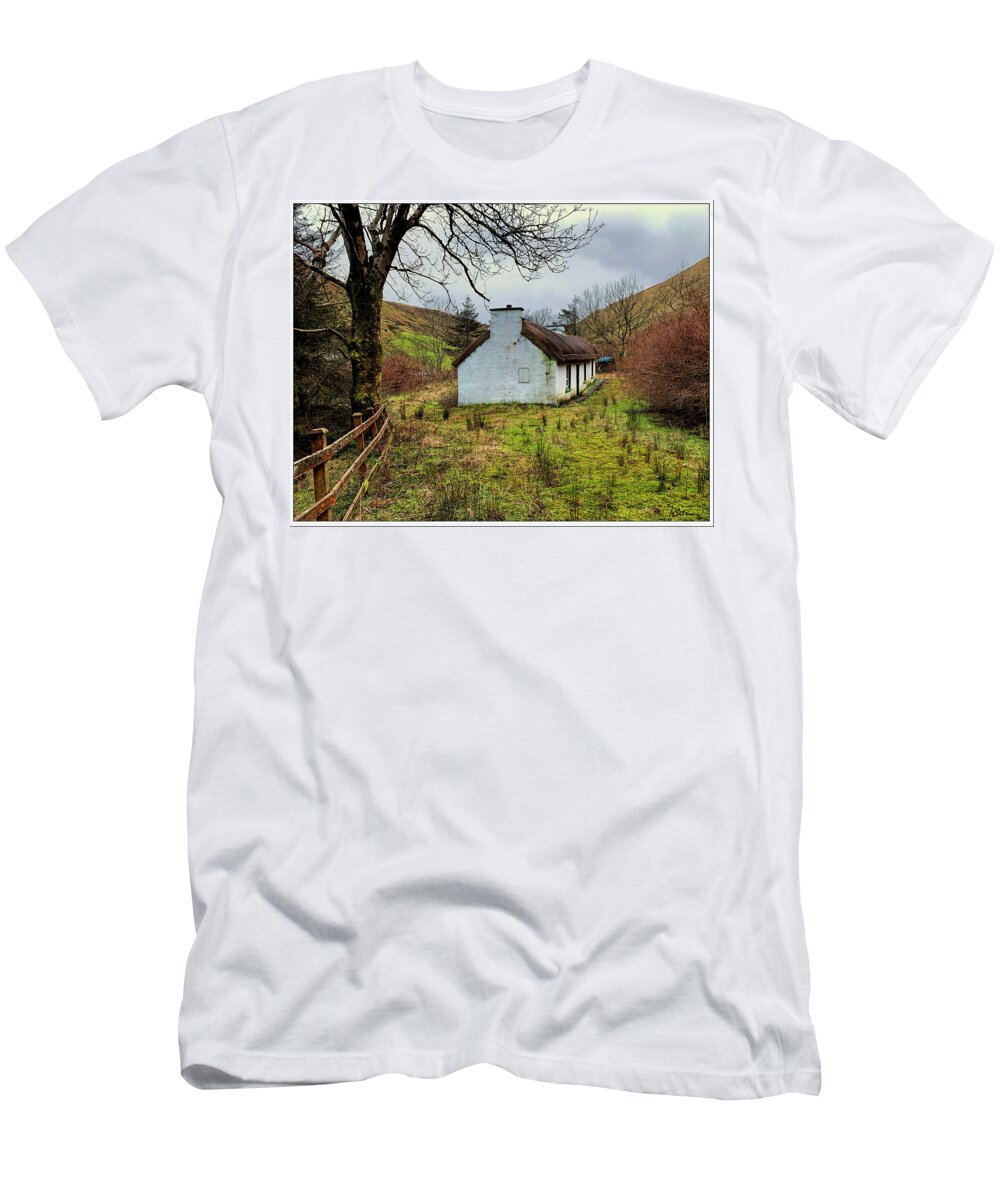 Irish Cottage T-Shirt featuring the photograph Thatched by Peggy Dietz