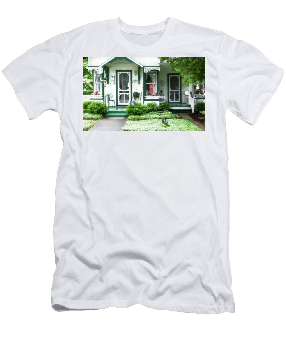 Bay View T-Shirt featuring the photograph The Parsons House With Radiance by Robert Carter
