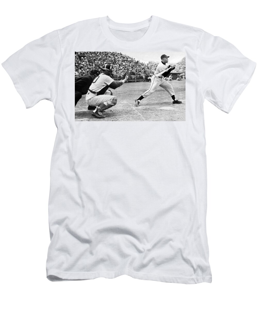 Willie Mays SF Giants Uniform T-Shirt by Underwood Archives - Pixels