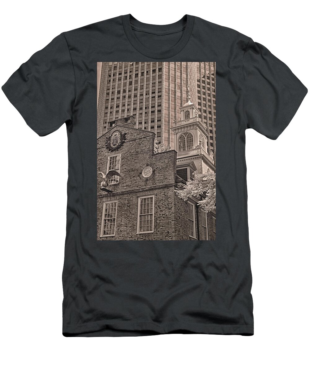 Old State House T-Shirt featuring the photograph Old State House by Joann Vitali