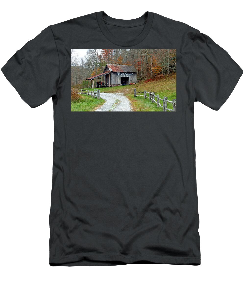 Duane Mccullough T-Shirt featuring the photograph Richland Creek Farm Barn #1 by Duane McCullough