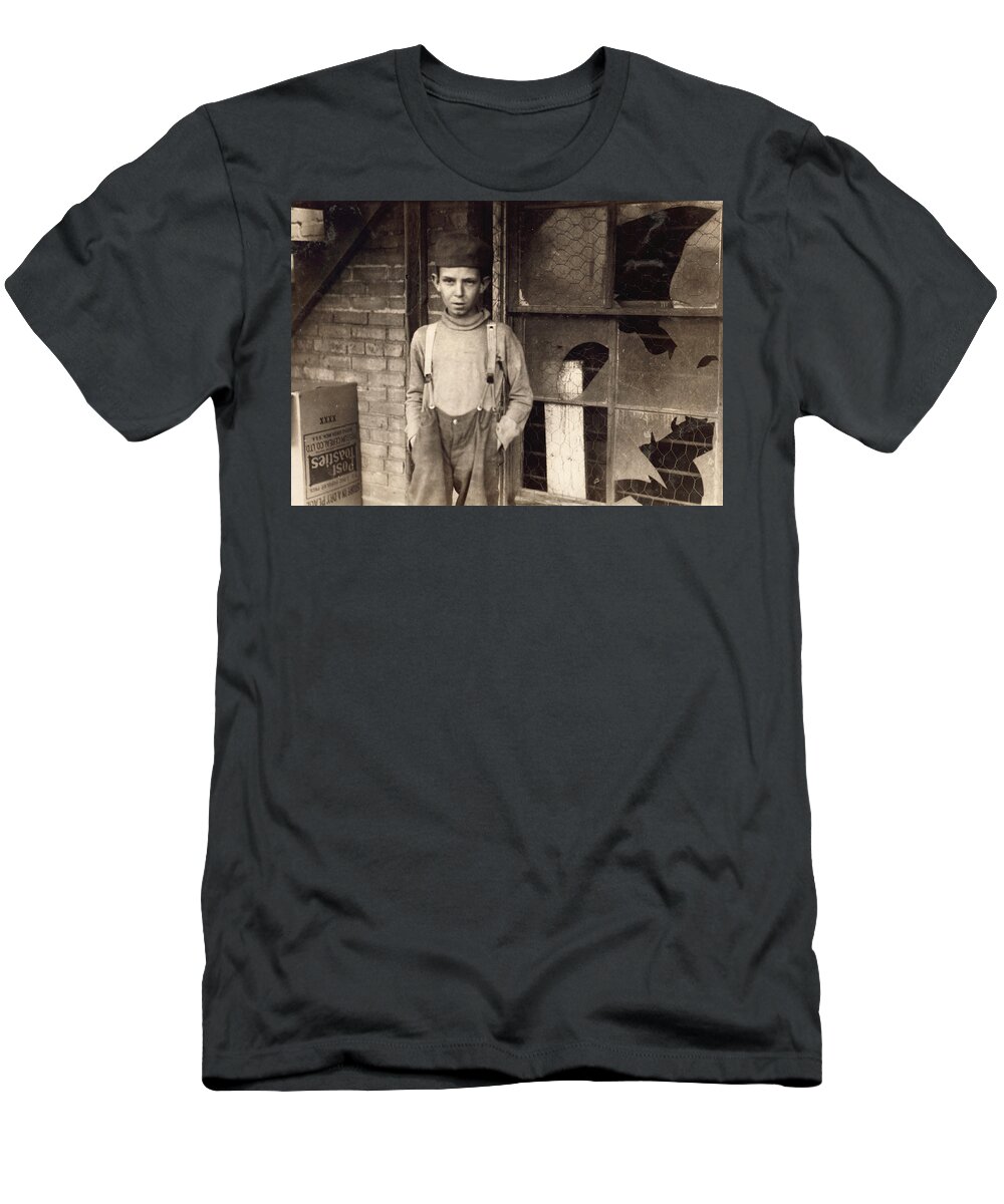 1917 T-Shirt featuring the photograph Hine Child Labor, 1917 #4 by Granger