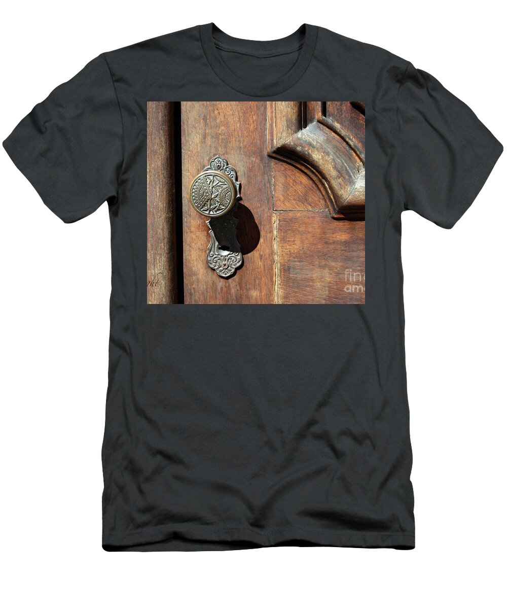 Old Door T-Shirt featuring the photograph The Old Victorian Chic by Yvonne Wright