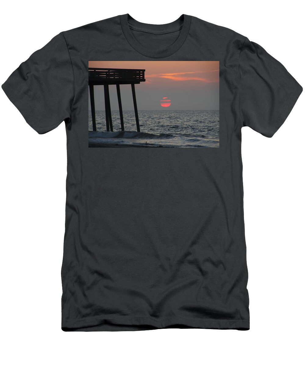Big T-Shirt featuring the photograph Big Red Sun at the 14th Street Pier by Bill Cannon