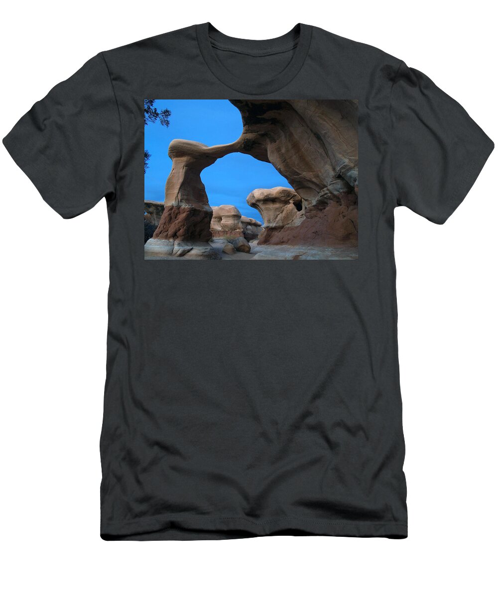 Grand Staircase-escalante Nm T-Shirt featuring the photograph Devil's Garden Metate Arch 004 by JustJeffAz Photography