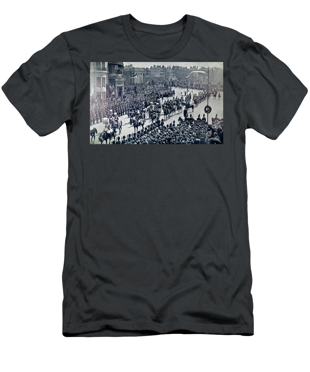 1910 T-Shirt featuring the photograph Edward Vii Funeral, 1910 by Granger