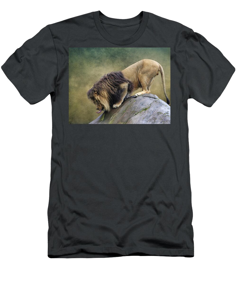 Wildlife T-Shirt featuring the photograph King of The Hill by Steve McKinzie