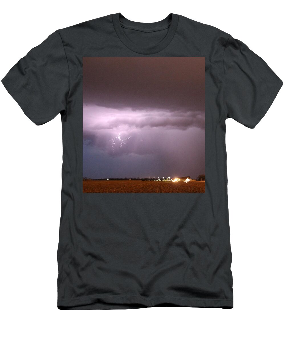 Stormscape T-Shirt featuring the photograph Late Evening Nebraska Thunderstorm by NebraskaSC