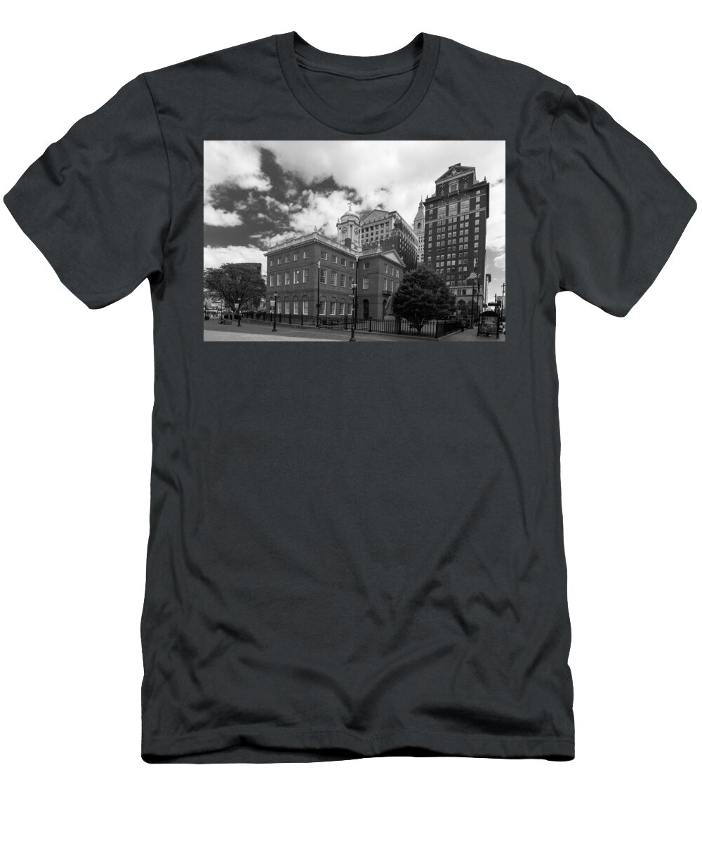 Buildings T-Shirt featuring the photograph Old State House 15568b by Guy Whiteley