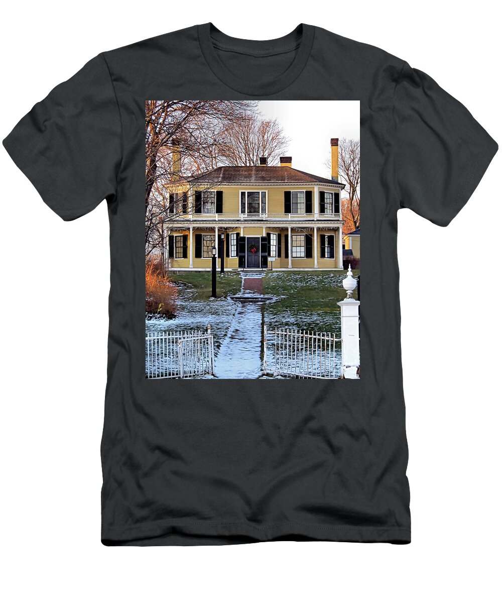 Plymouth Antiquarian House T-Shirt featuring the photograph Plymouth Antiquarian House by Janice Drew