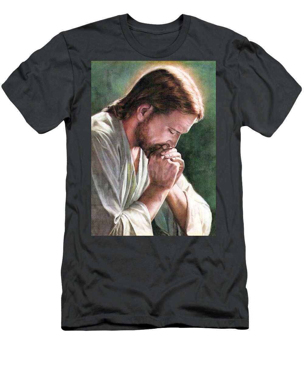 Rayer T-Shirt featuring the photograph Praying Alone by Munir Alawi