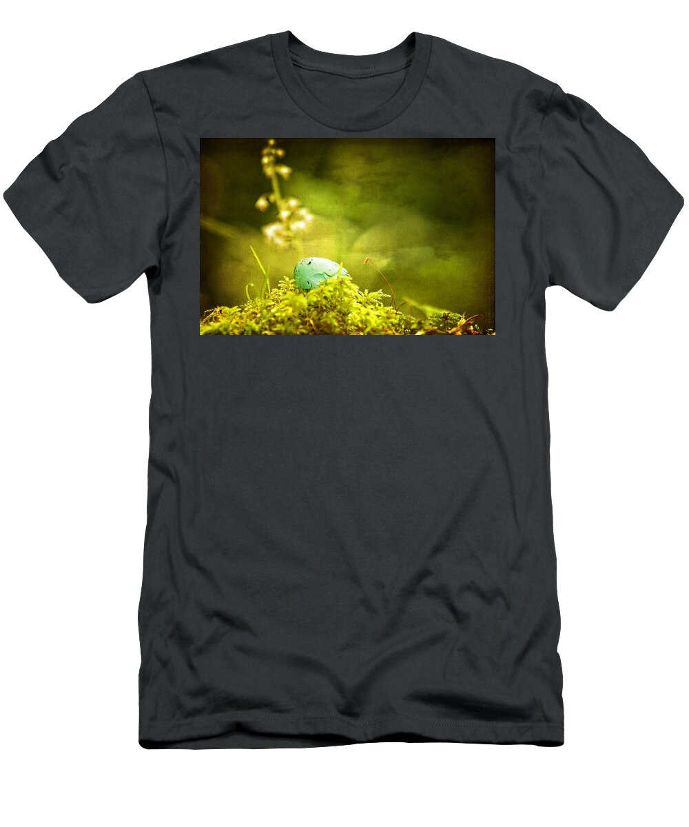 Egg T-Shirt featuring the photograph Robin's Egg on Moss by Peggy Collins