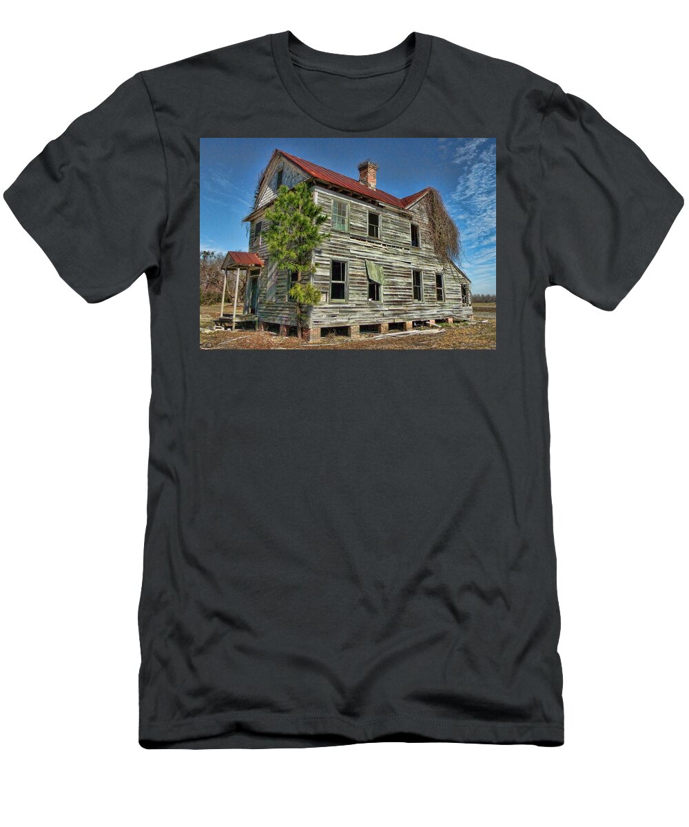 Victor Montgomery T-Shirt featuring the photograph This Old House 2 by Vic Montgomery