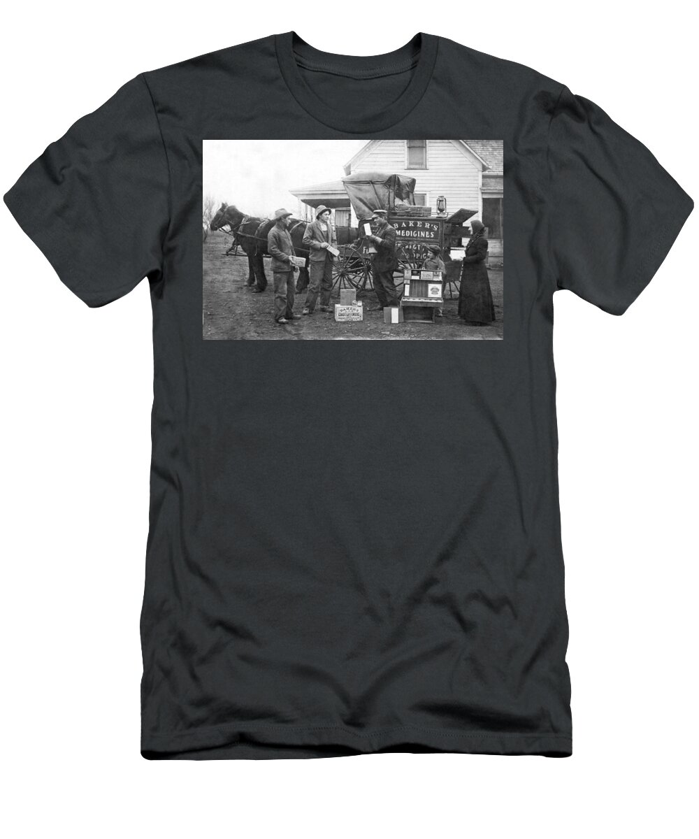 1895 T-Shirt featuring the photograph Traveling Salesman by Underwood Archives