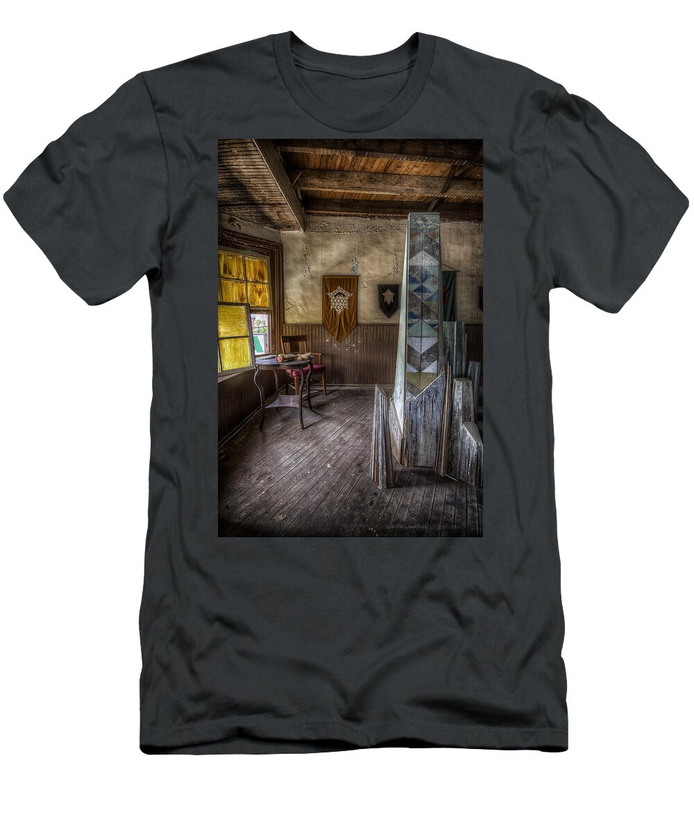 Urbex T-Shirt featuring the photograph Unchanged by Rob Dietrich