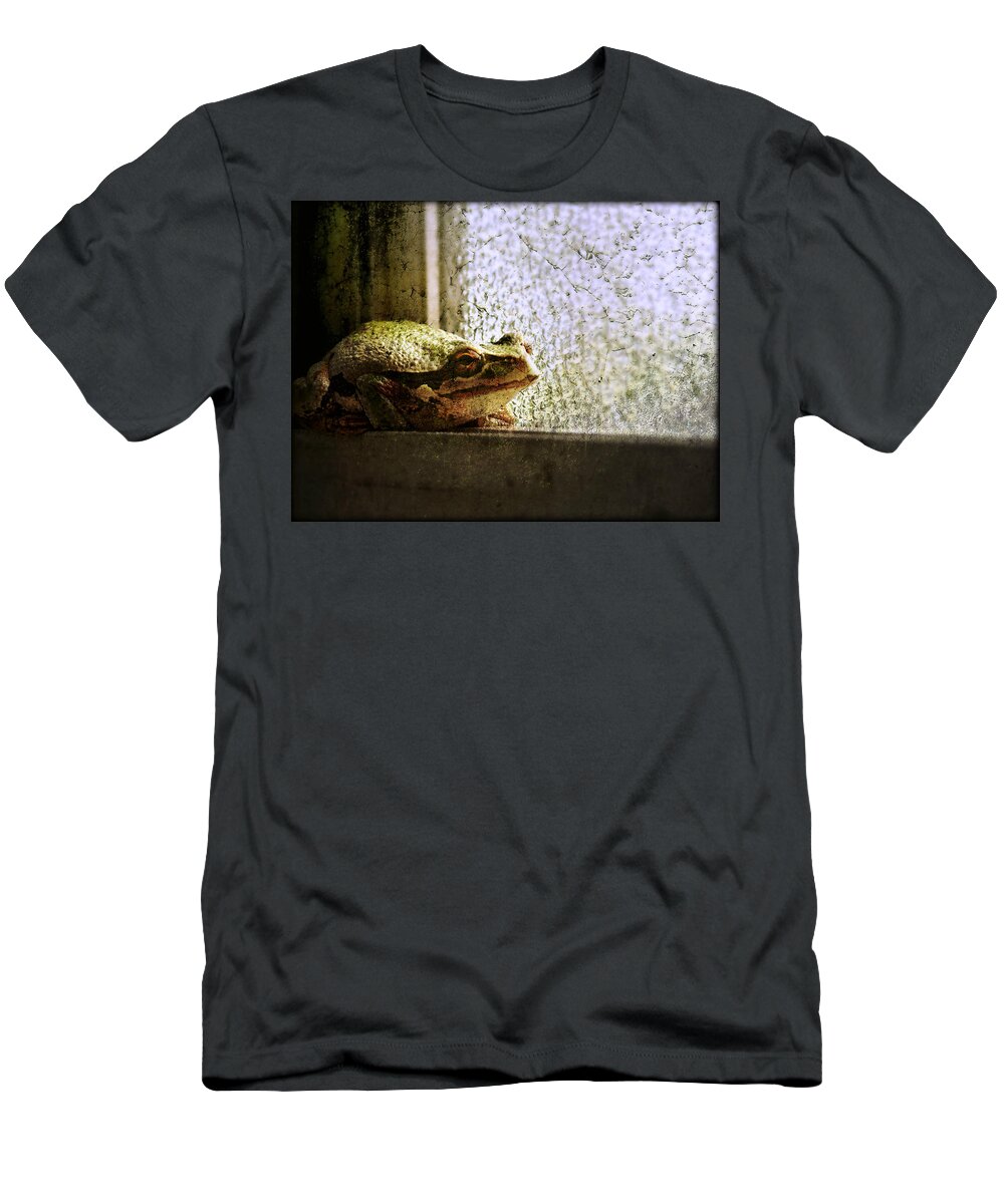 Frog T-Shirt featuring the photograph Windowsill Visitor by Micki Findlay