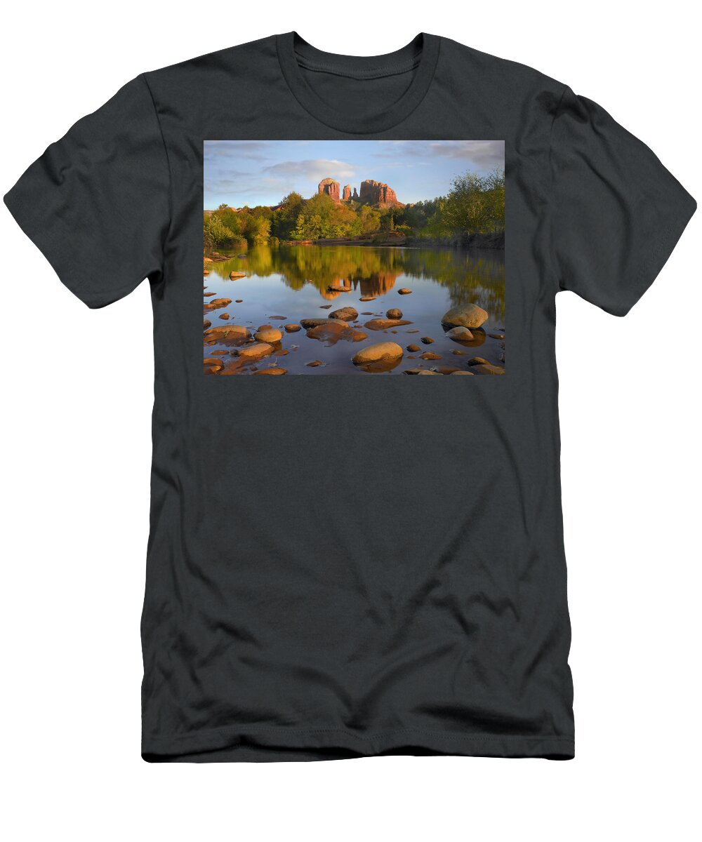 00486981 T-Shirt featuring the photograph Red Rock Crossing Arizona by Tim Fitzharris