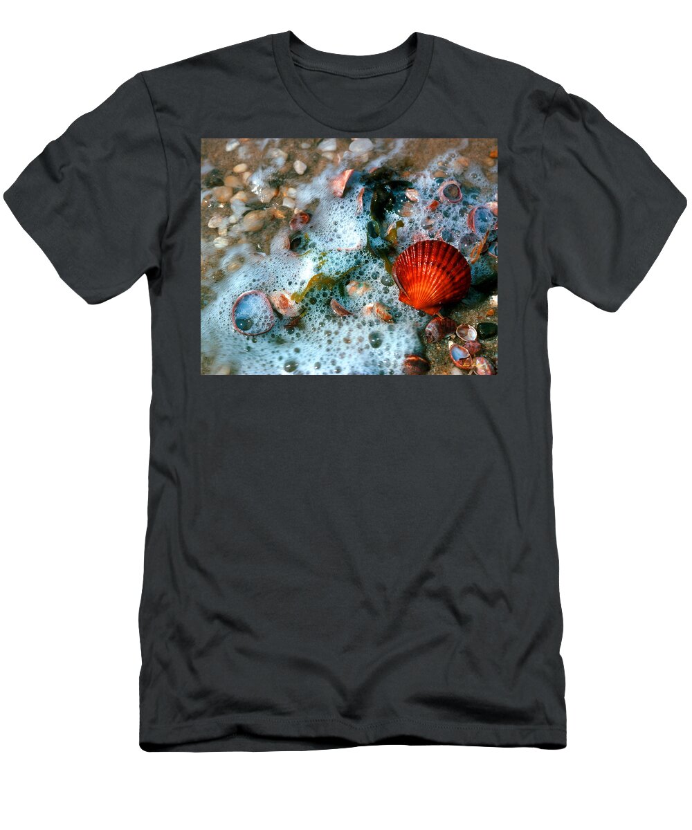 Nature T-Shirt featuring the photograph Scallop and Seaweed 11C by Gerry Gantt