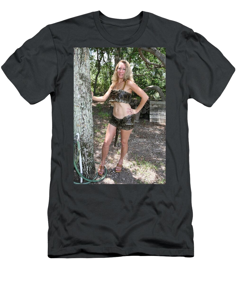 Everglades City Fl.professional Photographer Lucky Cole T-Shirt featuring the photograph Tina Loy 089A by Lucky Cole