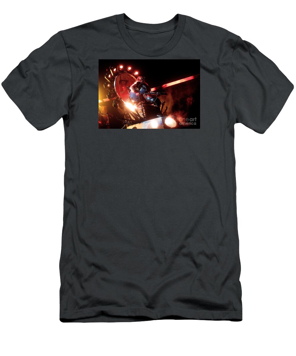 Davegrohl T-Shirt featuring the photograph Dave Grohl - Foo Fighters #1 by Jennifer Camp