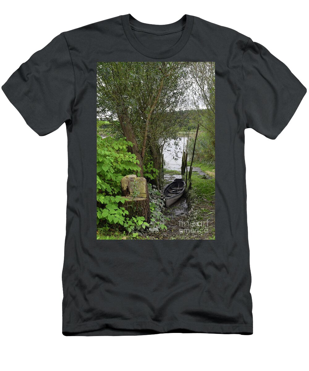 Fishing Boat T-Shirt featuring the photograph A fishing boat in Ballygorey by Joe Cashin