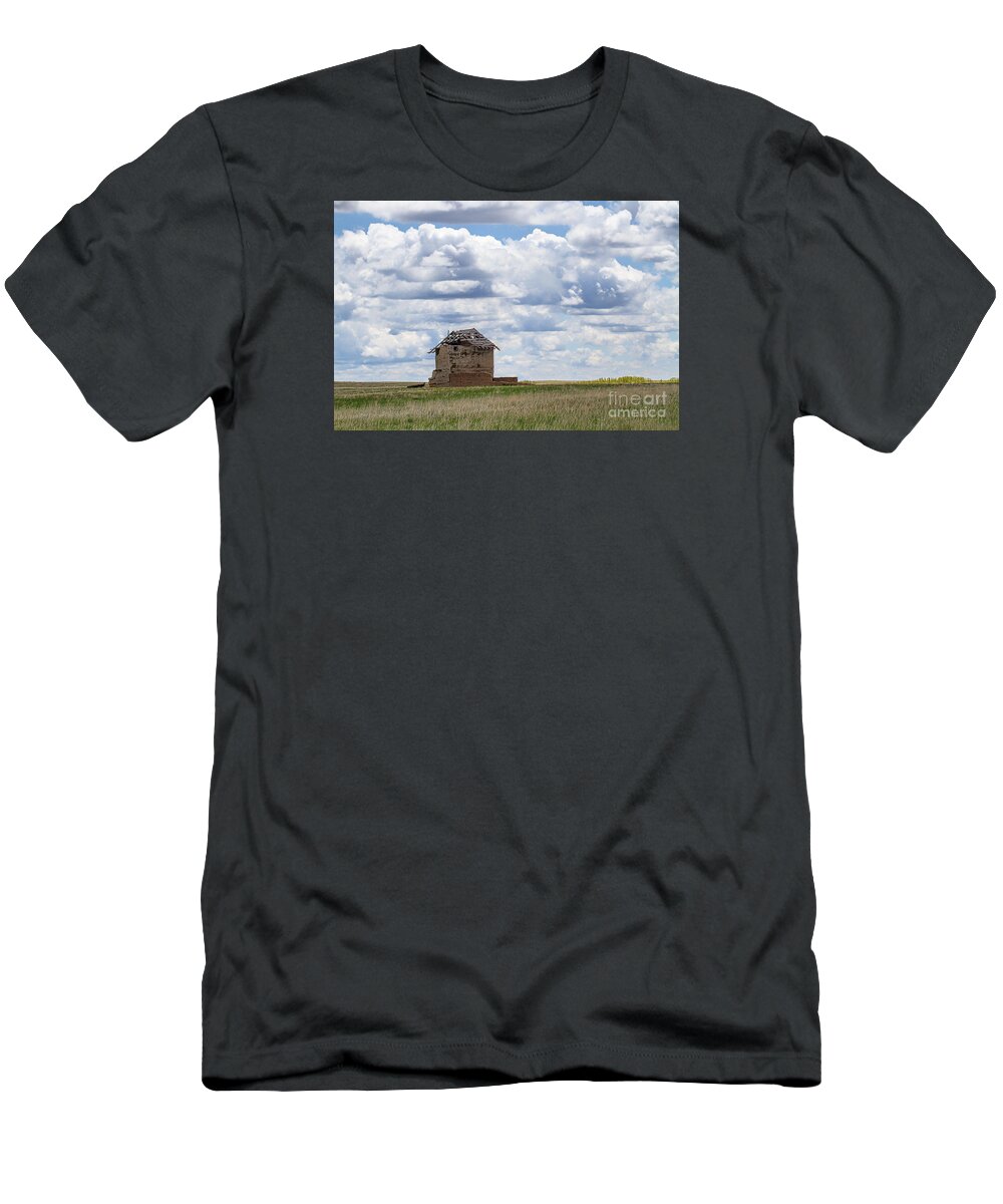 Colorado Plains T-Shirt featuring the photograph A Solitary Existance by Jim Garrison