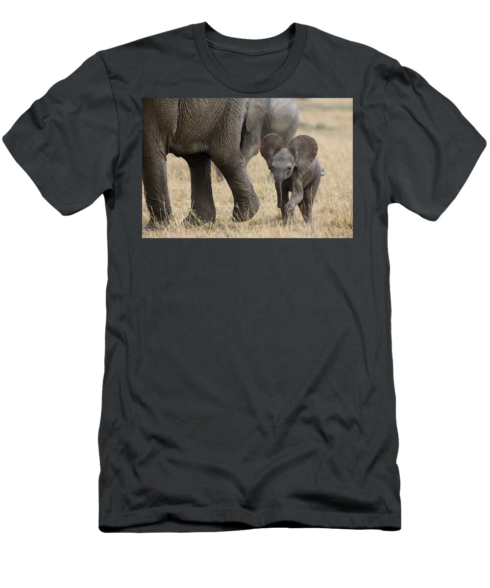 00784043 T-Shirt featuring the photograph African Elephant Mother And Under 3 by Suzi Eszterhas