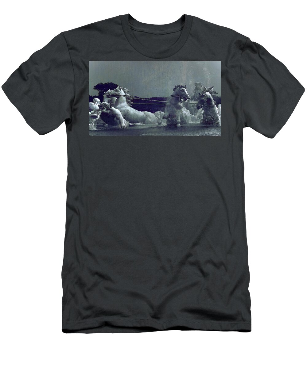 Water T-Shirt featuring the photograph Apollo Fountain by Ming-Jer Wu